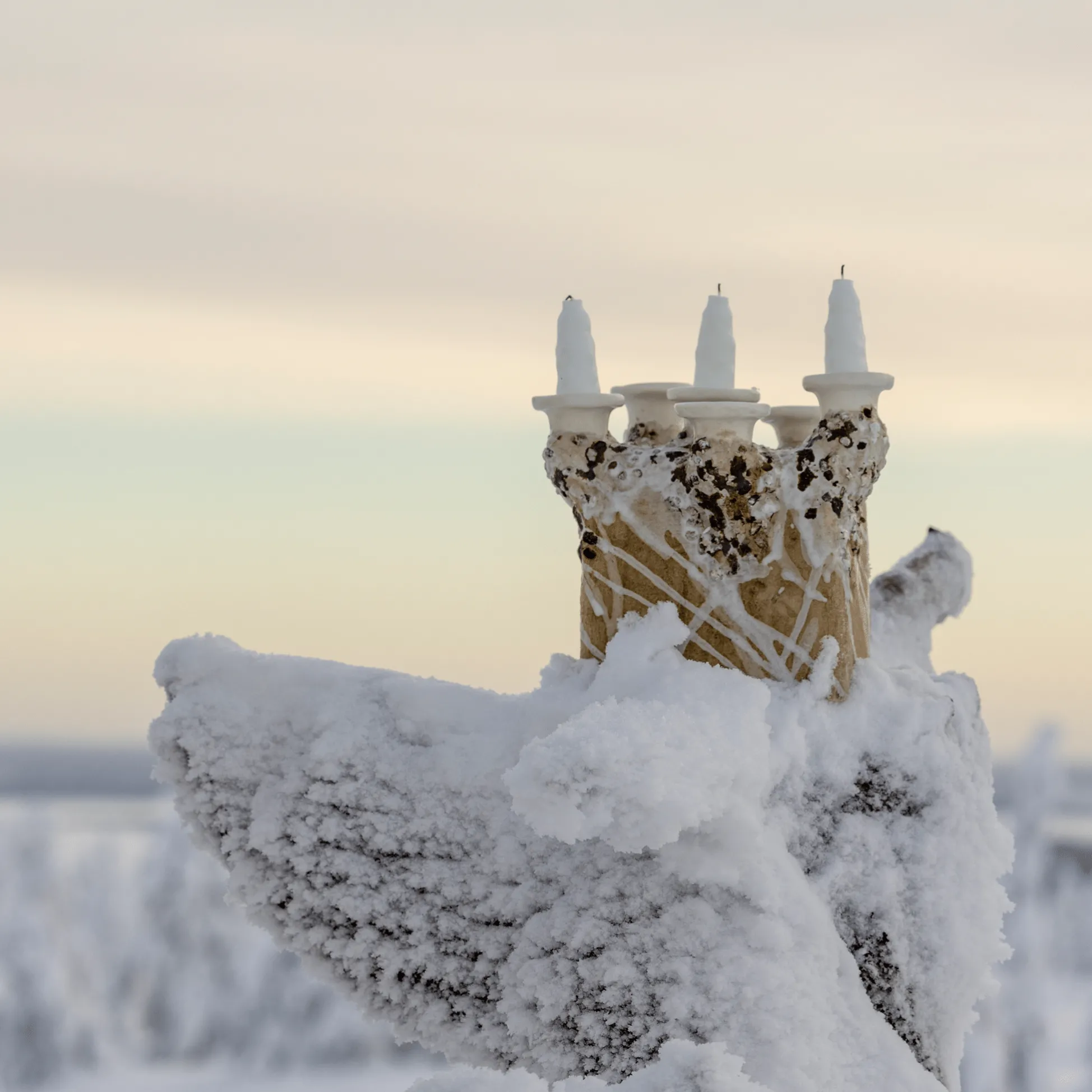 Kaamoskivi Art Kynttilänjalka Kuusihaarainen