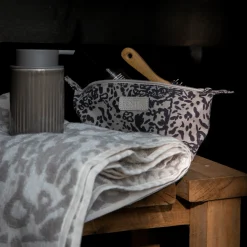 Villikissa Toilettilaukku